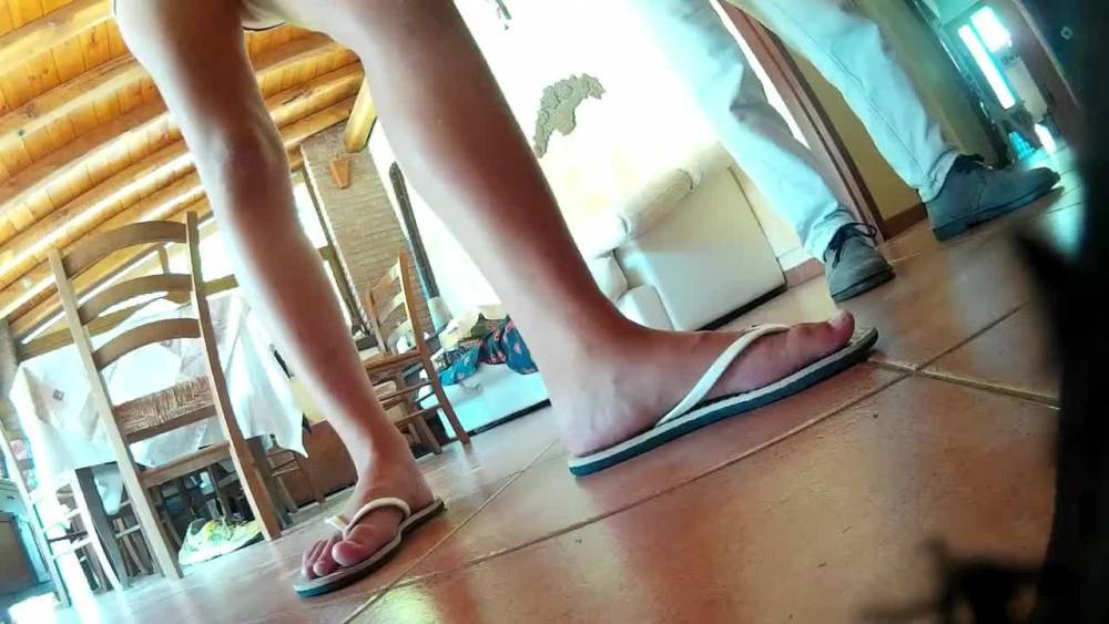 candid teen feet flop flops indoors - pornoxo.com