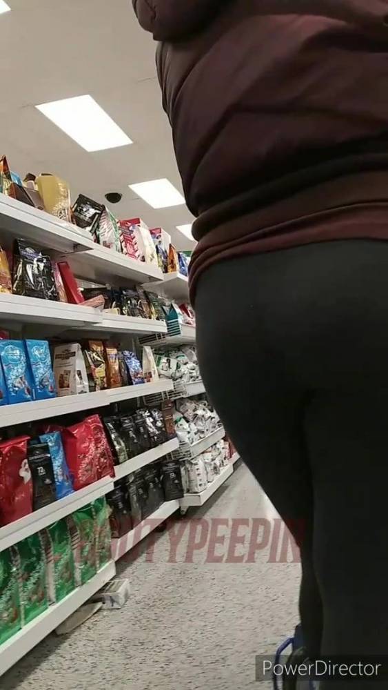 Latina ass in grey leggings - xhamster.com