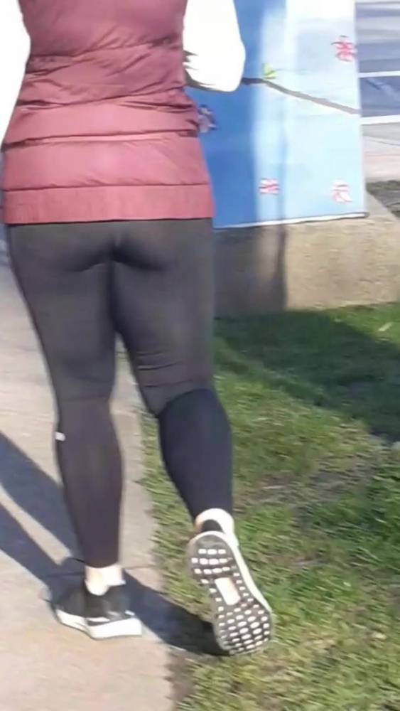 Shiny leggins beautiful butt - xh.video