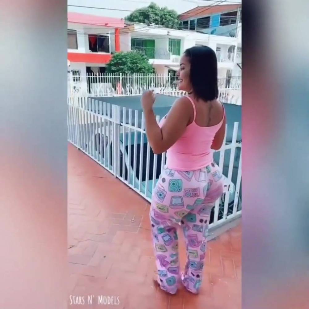 Nalgona en pijama rosa - xh.video