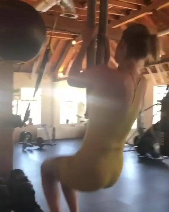 Brie Larson work gym - xh.video