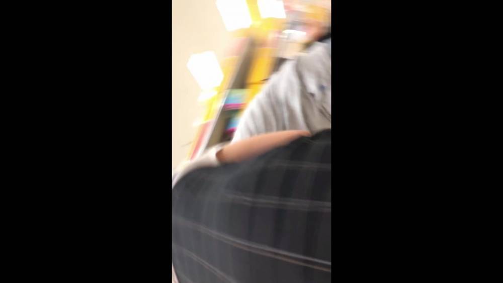 Upskirt Teen in Mall - xh.video