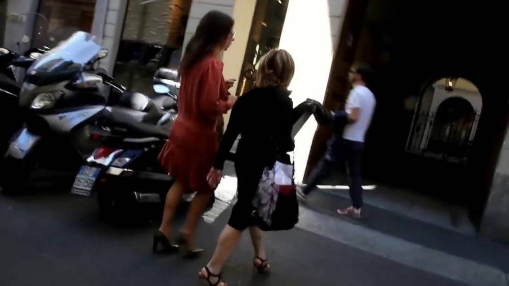 Mature Lady Shopping in Heels - xh.video
