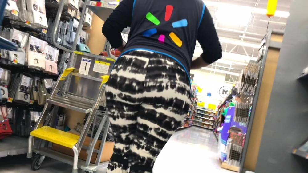 Thick Wal-mart Worker - xh.video