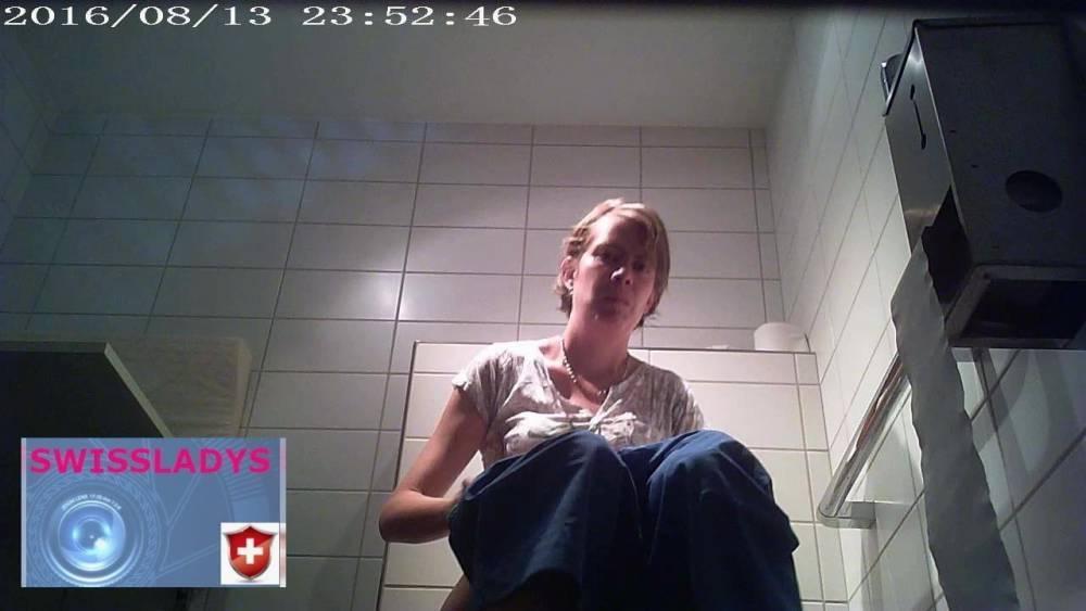 Heimliche Toiletten Kamera 038 - xh.video - Switzerland