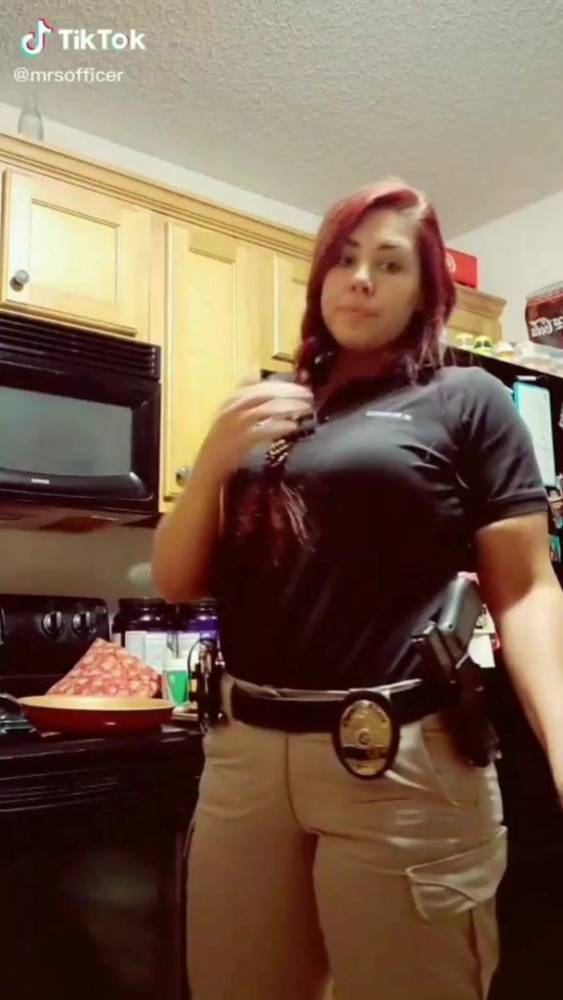 TikTok Thick Cop - xh.video - Usa