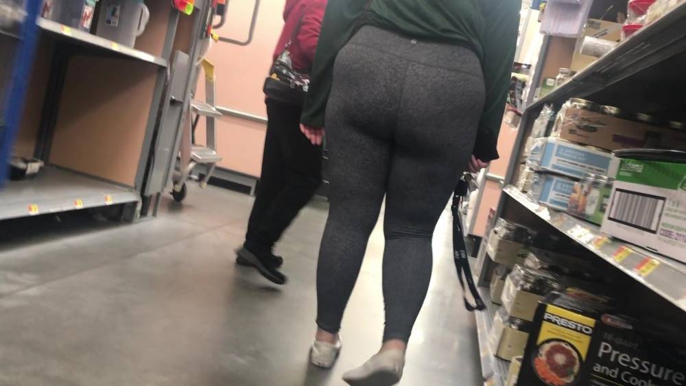 BBW teen Pawg in leggings. - xh.video