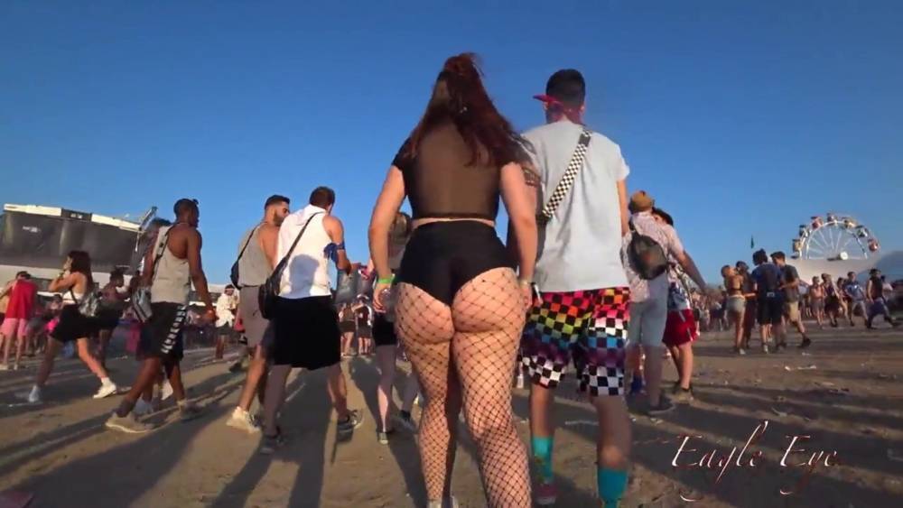 PAWG BUBBLE AT THE RAVE - xh.video