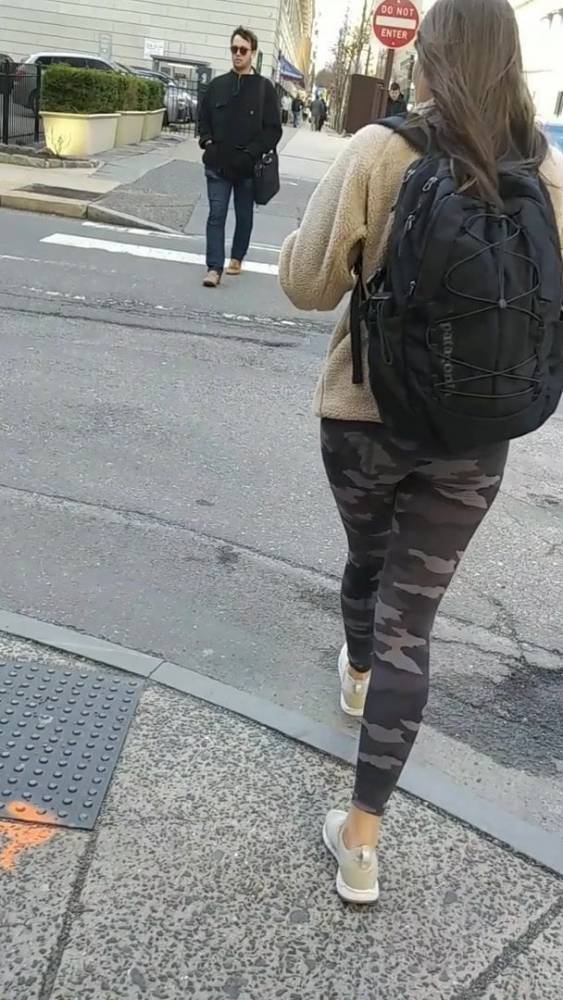 Cum on nice ass in camo leggings - xh.video