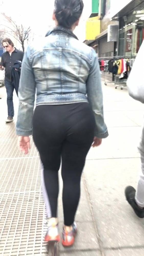 CANDID SEE THROUGH LEGGING VPL - xh.video