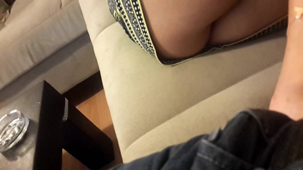 Yng Gf gives hot sitting upskirt, sexy ass - xh.video