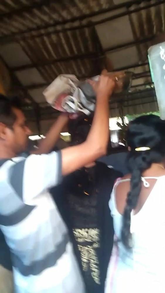 Groping salwar kameez girl by groper in market - xh.video