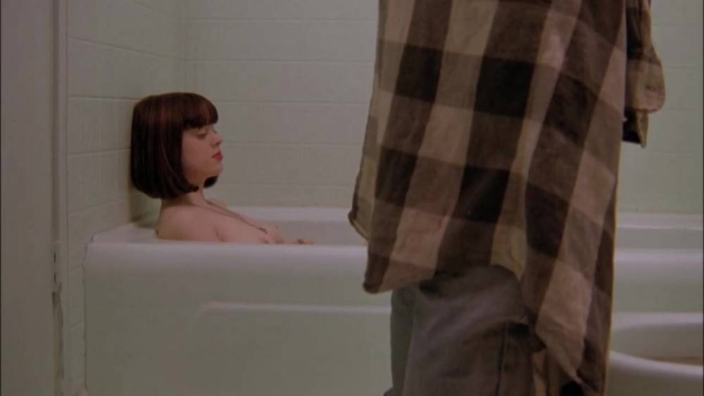 Rose McGowan - ''The Doom Generation'' - xh.video - Usa