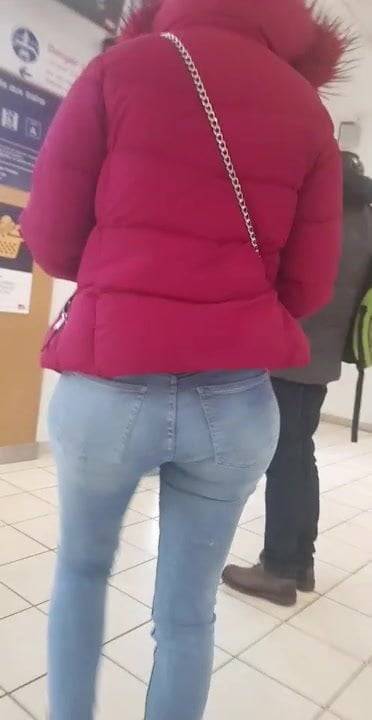 Sarah l'algerienne et son bon cul tout rond a la gare - xh.video - France