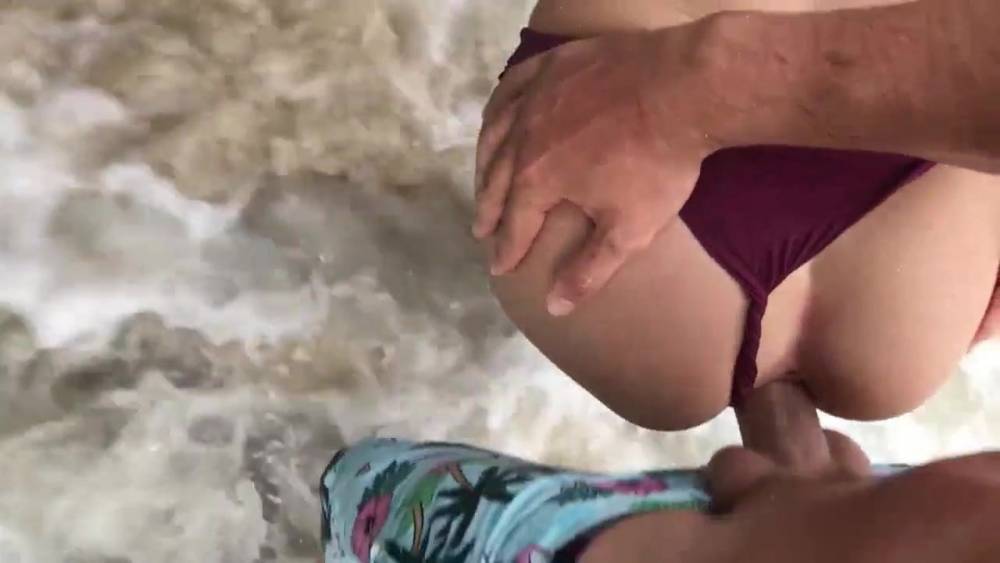 Amateur Fuck on an Island Beach Ends with Cum Taste - xhamster.com