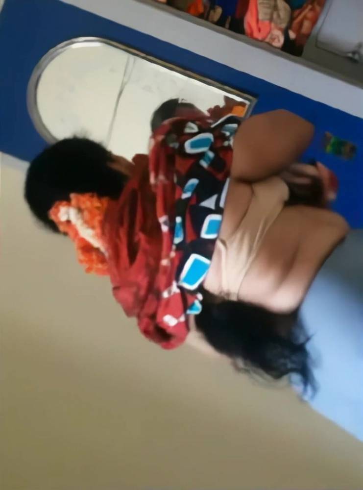 hot aunty removing saree - xh.video