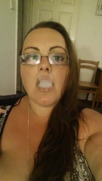 Incredibly sexy smoker - xh.video