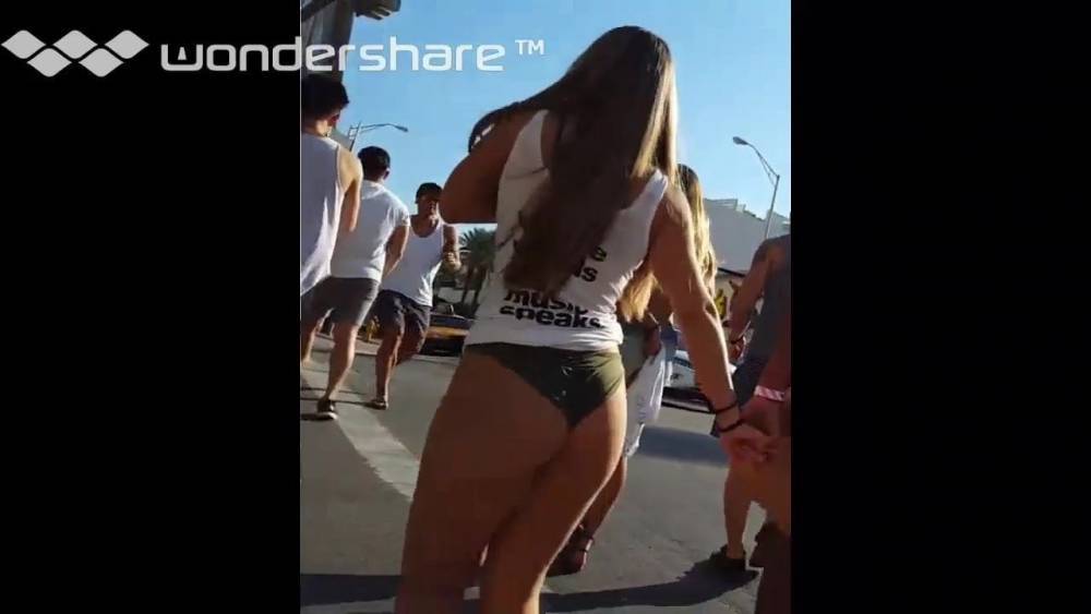 Fat Ass In Bikini Bottom Crossing The Street - xh.video