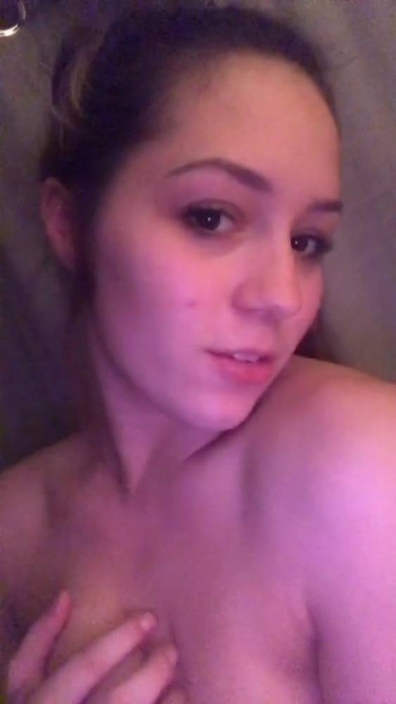 Teen playing with tits - xh.video