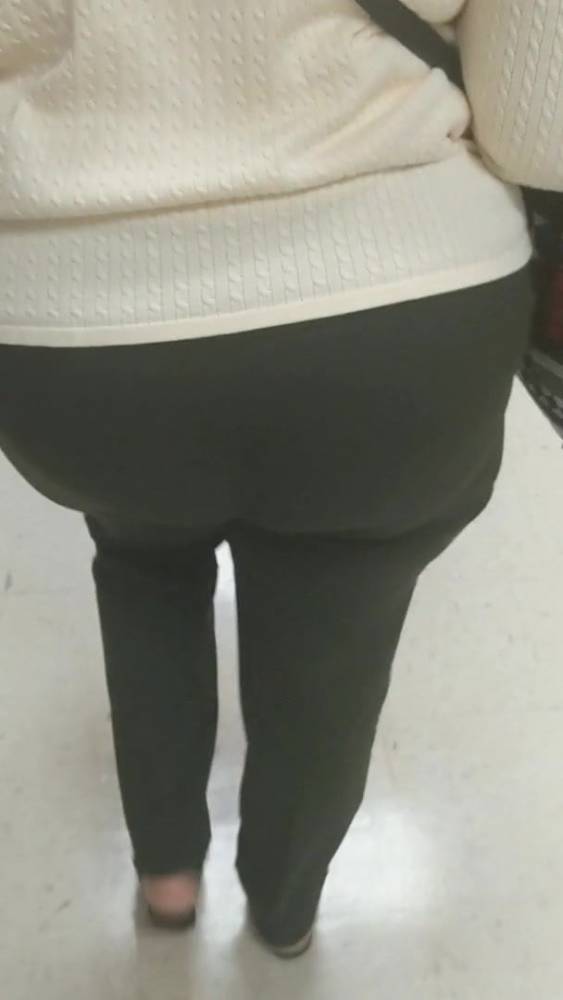 Spying on Fat booty CoWorker - xh.video