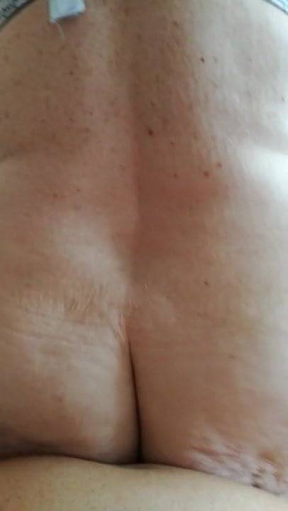 Blonde Milf reitet weiter - xh.video