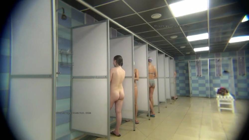 Hidden cam Shower in public pool Voyeur - xh.video