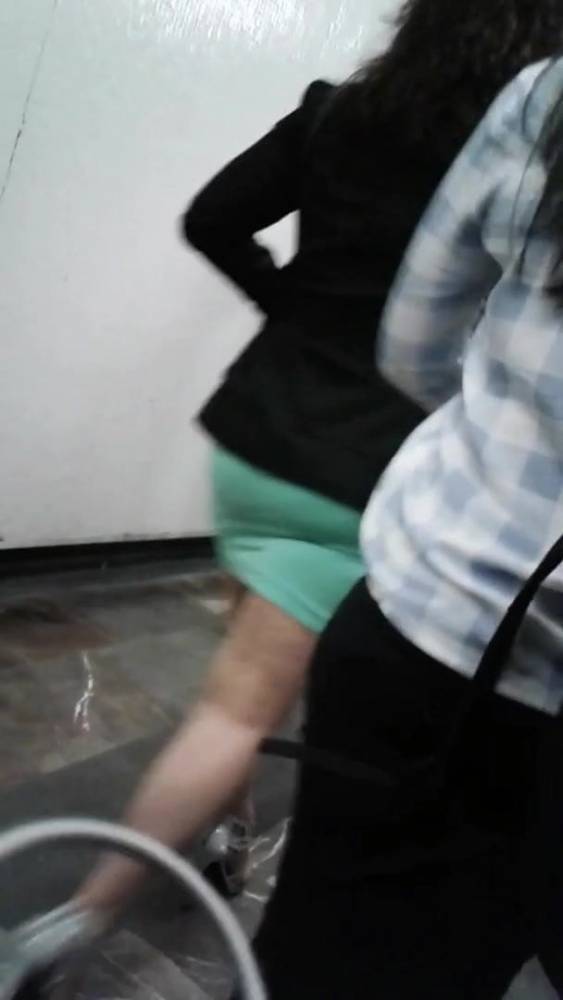 MILF con minien el metro - xh.video