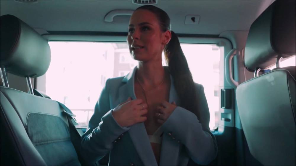 Lena drueckt ihre Titten - xh.video