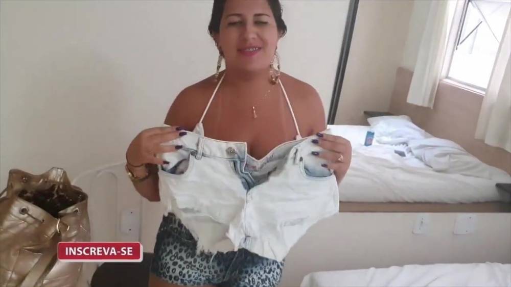 Hot Youtuber Kamila Silva - Nipslip trying on their blouses - xhamster.com