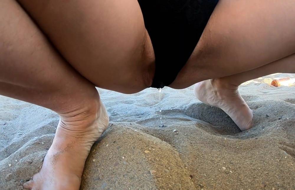 beach panty pissing - xhamster.com