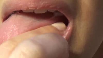 Playing with my pussy and tasting my cum!!! - sunporno.com