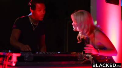 Big Black Cock-hungry Blondie Fucks Dj At He - upornia.com