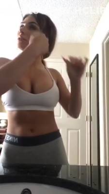 Girl Accidentally Flashing Her Tits 7:55 - hclips.com