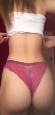 Teen Teasing Her Bomb Body - hclips.com