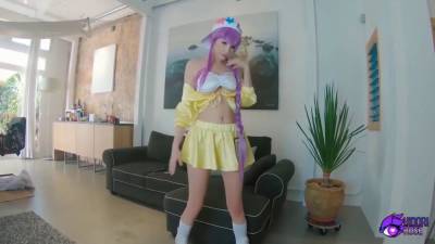 Cute teen in cosplay - sunporno.com