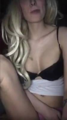 This Girl Teasing With Her Body On Periscope - hclips.com