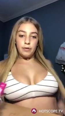 Spanish Girl Teasing Her Cleavage - Gracesosaqueen - hclips.com - Spain