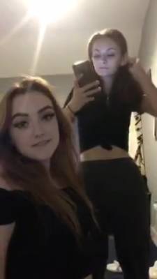 British Teens Teasing And Flashing Tits On Periscope - hclips.com - Britain