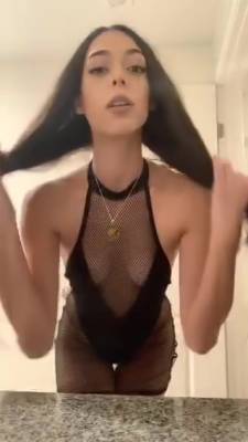 Girl Looks Extremely Fuckable In That Outfit - hclips.com