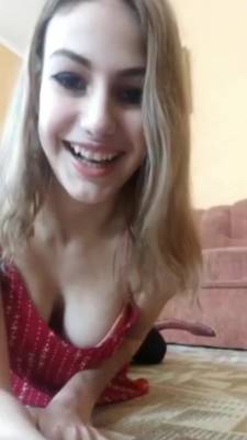 Girl Teasing All The Horny Boys On Periscope - hclips.com