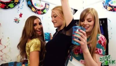 Melissa Moore - Moka Mora - Dolly Leigh - Crashing The Party Girls - porntry.com