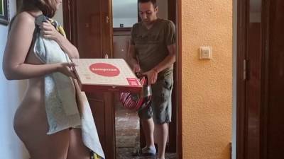 Fuck with delivery man - sunporno.com