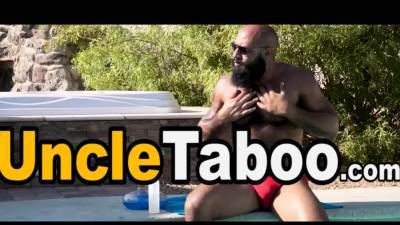 Muscle hunk pleasing big dick bareback at the poolside - nvdvid.com