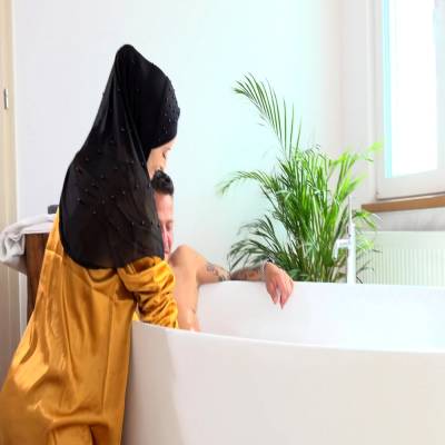 He wanted help in bathtub - icpvid.com