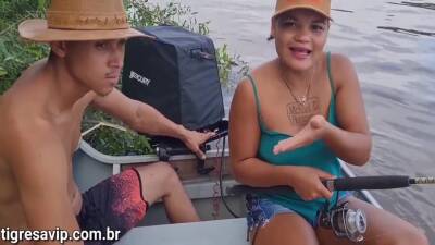 Tigresa Vip Sai Para Pescar Com Amiga E Os Guias De Pesca Acabam Fodendo As Duas Bem Gostoso Na Beira Do Rio E Recebe Muita Porra - Miia Thalia - Destroyer Vip 8 Min - upornia.com