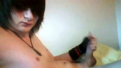 18 yo EMO boy cums on cam - nvdvid.com