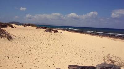 Lisasparrow trio dans les dunes de Maspalomas - txxx.com