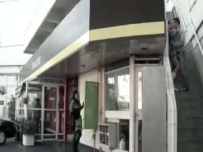 Transgender Prostitutes Service in a Public Gas Station - pornoxo.com