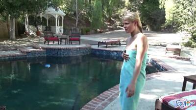 Little Taylor Dildo Solo at Pool - txxx.com