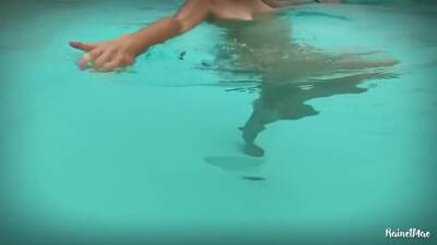 On Finit Tout Nus Dans Piscine ! - Baise Close Up Et Fellation. Rainetmae - hclips.com